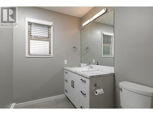 2740 Ethel Street, Kelowna, BC - Indoor Photo Showing Bathroom