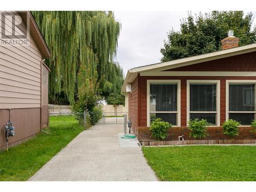 2740 Ethel Street, Kelowna, BC - Outdoor