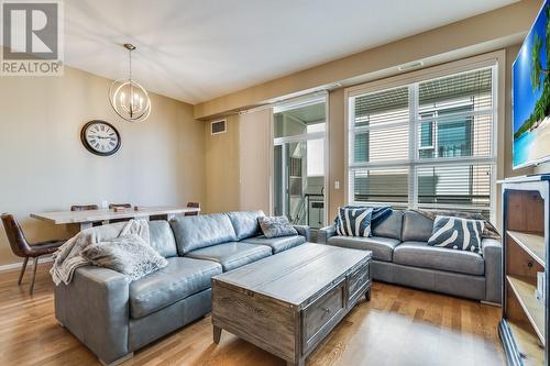 1331 Ellis Street Unit# 317, Kelowna, BC - Indoor Photo Showing Living Room