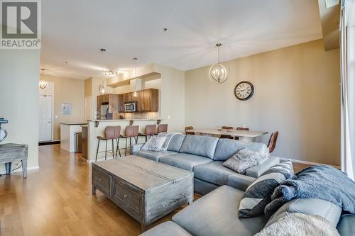 1331 Ellis Street Unit# 317, Kelowna, BC - Indoor Photo Showing Living Room