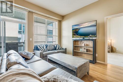 1331 Ellis Street Unit# 317, Kelowna, BC - Indoor Photo Showing Living Room