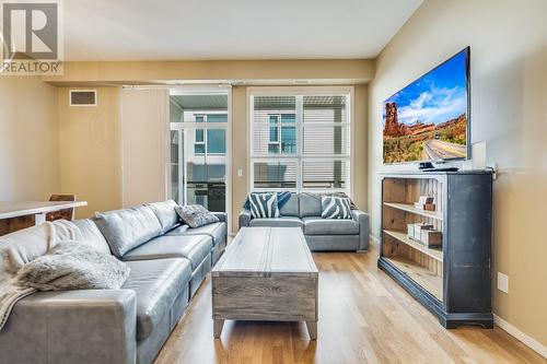 1331 Ellis Street Unit# 317, Kelowna, BC - Indoor Photo Showing Living Room