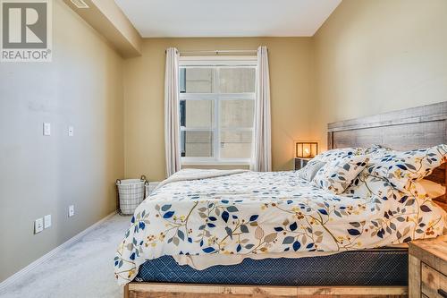 1331 Ellis Street Unit# 317, Kelowna, BC - Indoor Photo Showing Bedroom