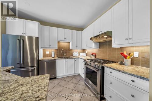 79 - 100 Beddoe Drive, Hamilton, ON - Indoor Photo Showing Kitchen With Double Sink With Upgraded Kitchen