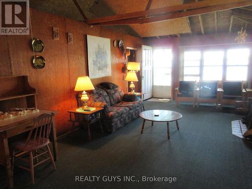 82 Lake Road, Trent Hills, ON - Indoor Photo Showing Living Room