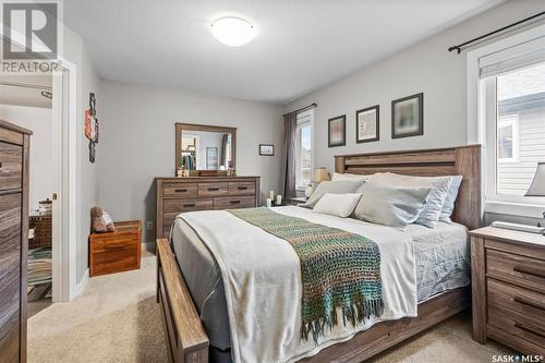 730 Hargreaves Crescent, Saskatoon, SK - Indoor Photo Showing Bedroom