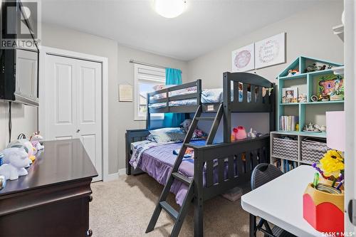 730 Hargreaves Crescent, Saskatoon, SK - Indoor Photo Showing Bedroom