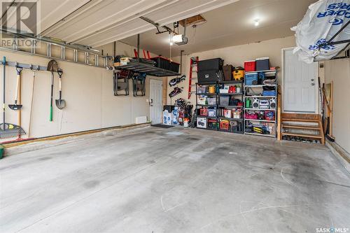 730 Hargreaves Crescent, Saskatoon, SK - Indoor Photo Showing Garage