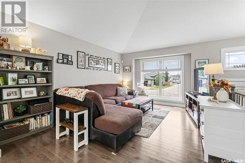 730 Hargreaves Crescent, Saskatoon, SK - Indoor Photo Showing Living Room