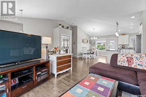 730 Hargreaves Crescent, Saskatoon, SK - Indoor Photo Showing Living Room