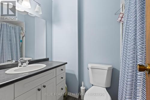 698 Wonderland Road S, London, ON - Indoor Photo Showing Bathroom