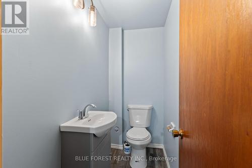 698 Wonderland Road S, London, ON - Indoor Photo Showing Bathroom