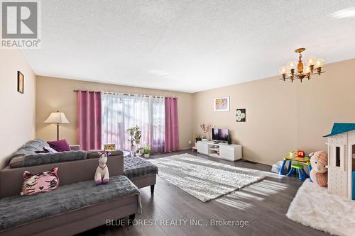 698 Wonderland Road S, London, ON - Indoor Photo Showing Living Room