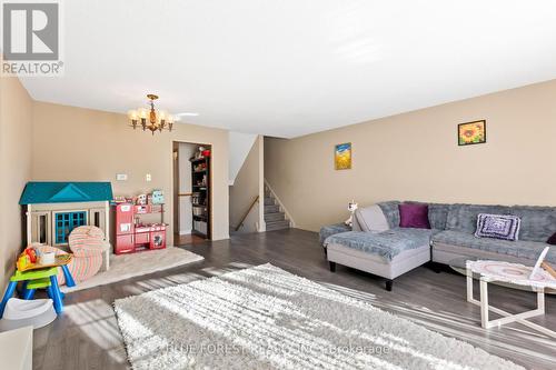 698 Wonderland Road S, London, ON - Indoor Photo Showing Living Room