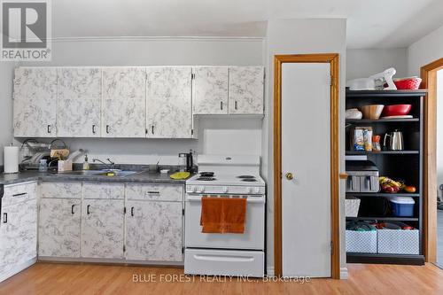 698 Wonderland Road S, London, ON - Indoor Photo Showing Kitchen With Double Sink