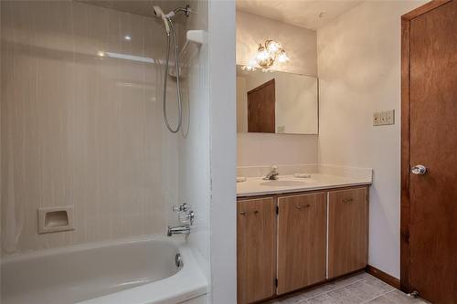 5436 Windermere Drive, Burlington, ON - Indoor Photo Showing Bathroom