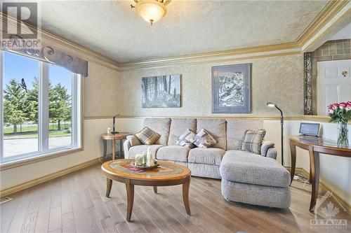 746 St Pierre Road, Embrun, ON - Indoor Photo Showing Living Room