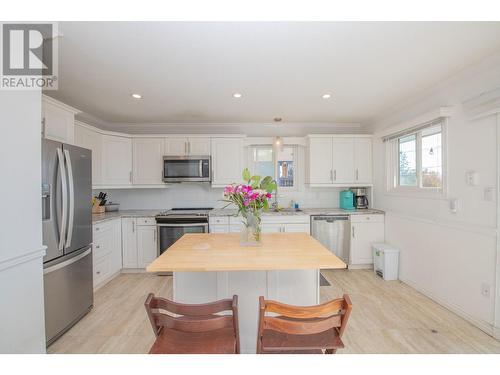 10781 Cheryl Road, Lake Country, BC - Indoor Photo Showing Kitchen With Stainless Steel Kitchen