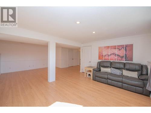 10781 Cheryl Road, Lake Country, BC - Indoor Photo Showing Living Room