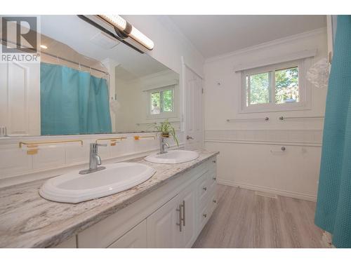 10781 Cheryl Road, Lake Country, BC - Indoor Photo Showing Bathroom