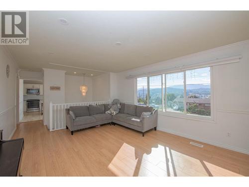 10781 Cheryl Road, Lake Country, BC - Indoor Photo Showing Living Room