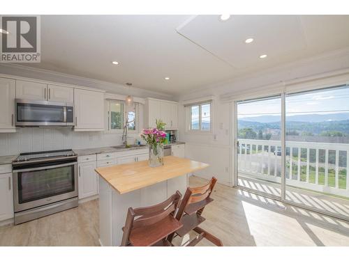 10781 Cheryl Road, Lake Country, BC - Indoor Photo Showing Kitchen With Stainless Steel Kitchen