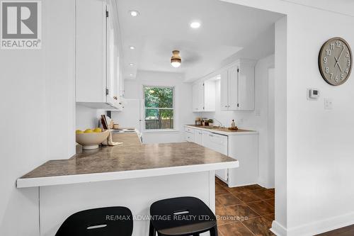 24 Graham Crescent, London, ON - Indoor Photo Showing Kitchen