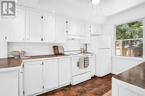 24 Graham Crescent, London, ON - Indoor Photo Showing Kitchen