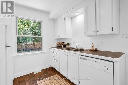 24 Graham Crescent, London, ON - Indoor Photo Showing Kitchen With Double Sink