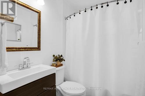 24 Graham Crescent, London, ON - Indoor Photo Showing Bathroom