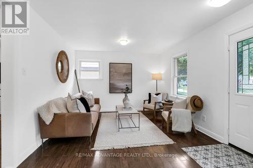 24 Graham Crescent, London, ON - Indoor Photo Showing Living Room