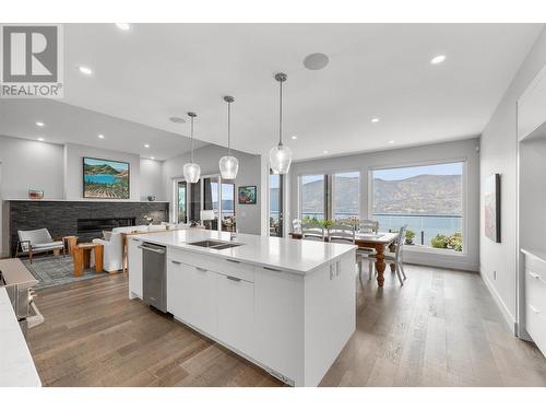 3572 Wild Rose Road, Kelowna, BC - Indoor Photo Showing Kitchen With Double Sink With Upgraded Kitchen