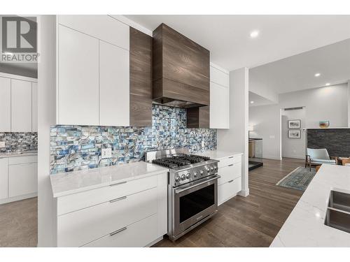 3572 Wild Rose Road, Kelowna, BC - Indoor Photo Showing Kitchen With Upgraded Kitchen