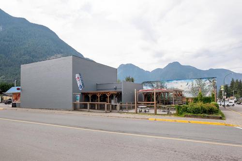 584 Wallace Street, Hope, BC 