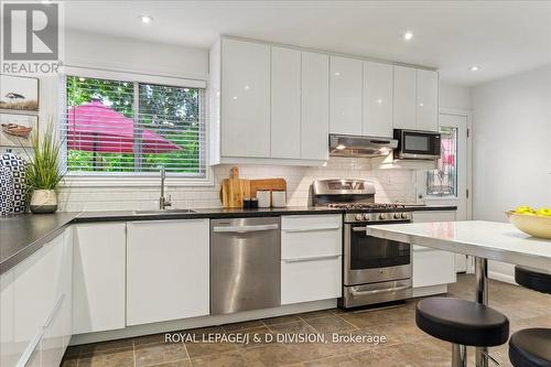 43 Clearside Place, Toronto (Markland Wood), ON - Indoor Photo Showing Kitchen With Upgraded Kitchen