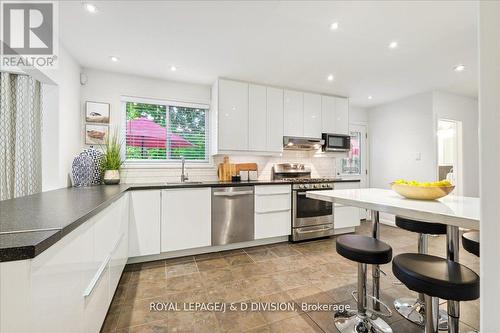 43 Clearside Place, Toronto (Markland Wood), ON - Indoor Photo Showing Kitchen With Upgraded Kitchen