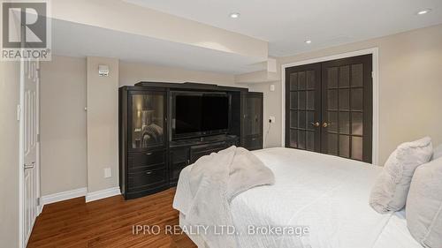 16 Grand Oaks Court, Brampton, ON - Indoor Photo Showing Bedroom