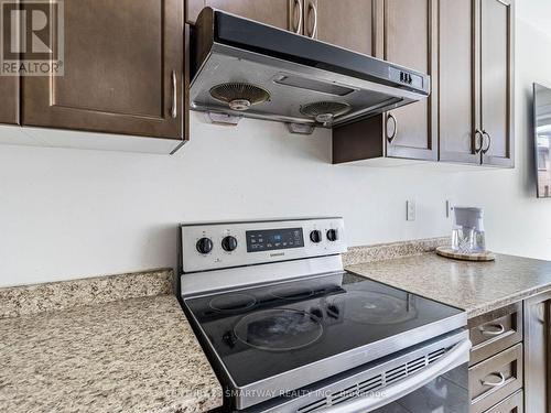 29 Buchanan Crescent, Brampton, ON - Indoor Photo Showing Kitchen