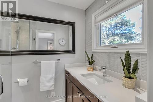 1720 Valentine Gardens, Mississauga (Clarkson), ON - Indoor Photo Showing Bathroom