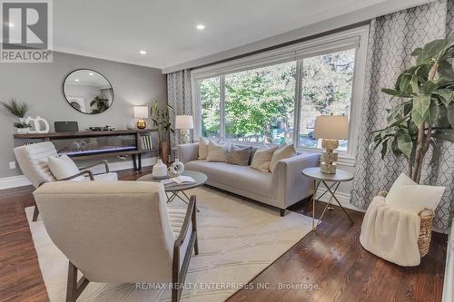 1720 Valentine Gardens, Mississauga (Clarkson), ON - Indoor Photo Showing Living Room