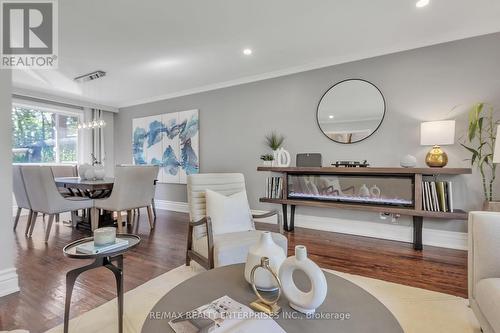 1720 Valentine Gardens, Mississauga, ON - Indoor Photo Showing Dining Room