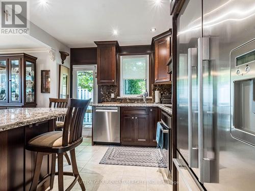 1842 Christopher Road, Mississauga, ON - Indoor Photo Showing Kitchen With Upgraded Kitchen