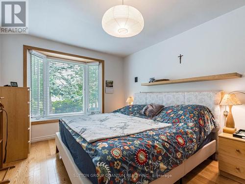 1842 Christopher Road, Mississauga, ON - Indoor Photo Showing Bedroom