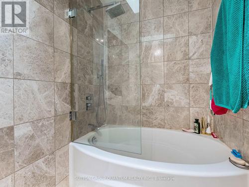 1842 Christopher Road, Mississauga, ON - Indoor Photo Showing Bathroom