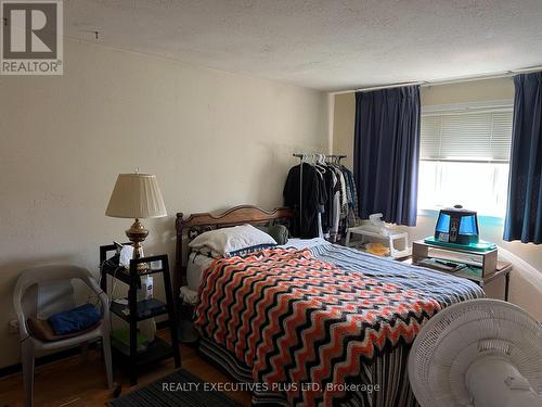 39 Glebe Crescent, Brampton, ON - Indoor Photo Showing Bedroom