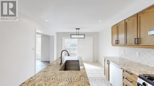 53 Ponymeadow Way, Brampton (Credit Valley), ON - Indoor Photo Showing Kitchen