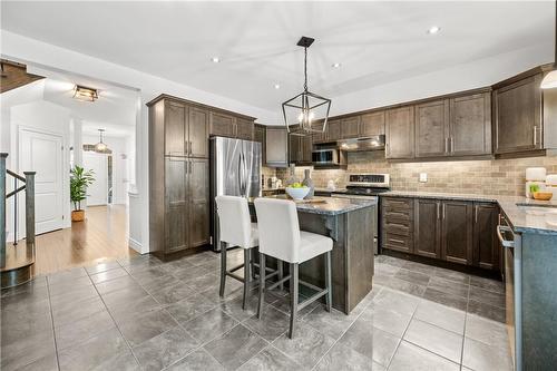 20 Blackburn Lane, Hamilton, ON - Indoor Photo Showing Kitchen With Upgraded Kitchen