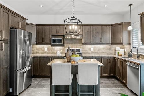 20 Blackburn Lane, Hamilton, ON - Indoor Photo Showing Kitchen With Upgraded Kitchen