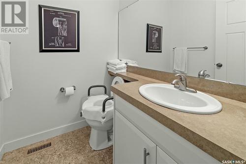 3285 Green Bank Road, Regina, SK - Indoor Photo Showing Bathroom