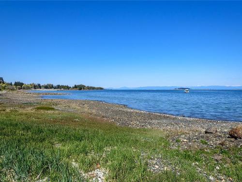 5624 Island Hwy South, Union Bay, BC 